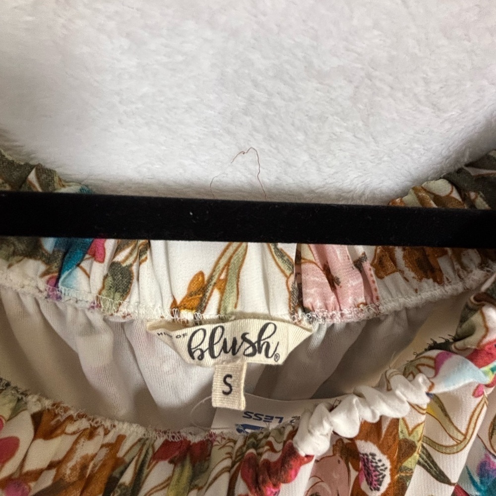 Blush Boutique Floral Off-Shoulder Flowy Boho Top with Bell sleeves size Small - Picture 6 of 6